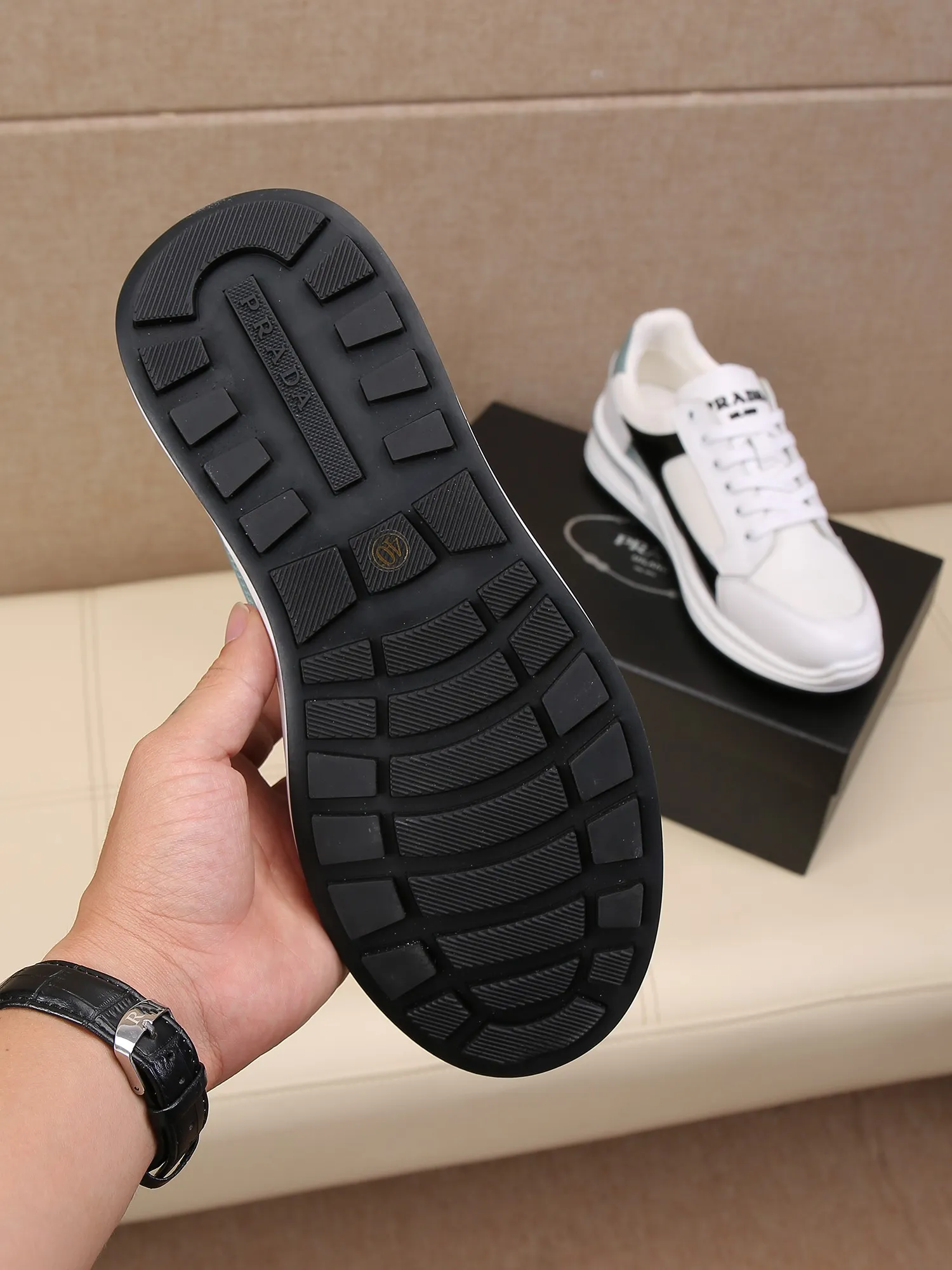 Batch 440 🕷️🕷️【PRADA】Prada's new men's fashionable casual shoes🇨🇳original quality, high-end boutique💯exquisite details,🌶🌶original lightweight, wear-resistant and non-slip original outsole, comfortable to wear🎋classic craftsmanship, fine workmanship, worth owning Code number: 38-44 Large quantities in stock